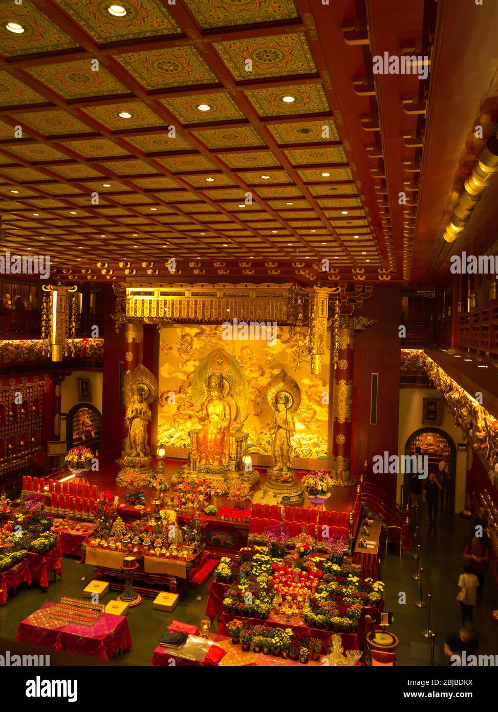 dh Buddha Tooth Relic Temple CHINATOWN SINGAPORE Interior Buddhist temples museum altars heritage culture Stock Photo