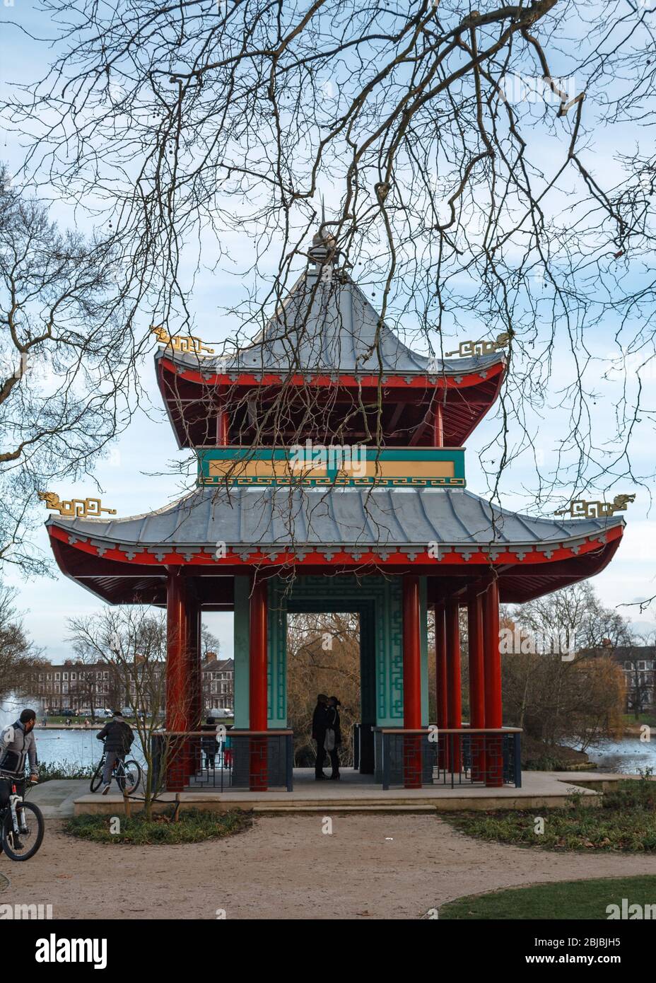 Two people kissing beneath the Chinese Pagoda in London's Victoria Park in winter Stock Photo