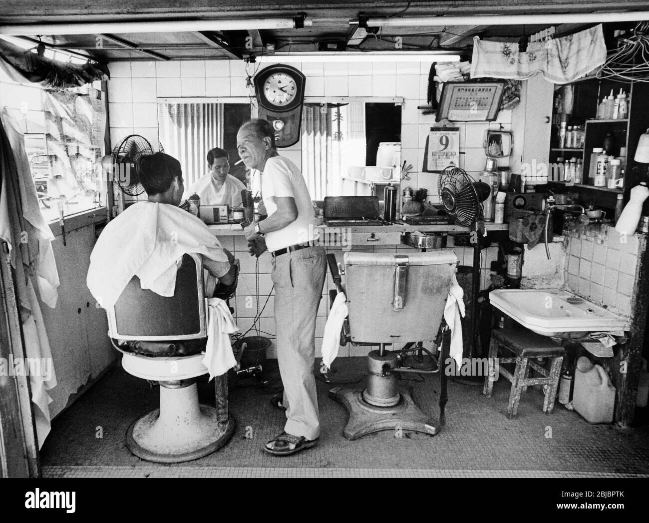 Hong Kong October 1986 Hairdresser, Shek Kirmei. The picture is is part of a collection of photographs taken in Hong Kong between September and November, 1986. They represent a snapshot of Daily Life in the Crown Colony eleven years before sovereignty was transferred back to mainland China. Photograph by Howard Walker / Alamy. Stock Photo