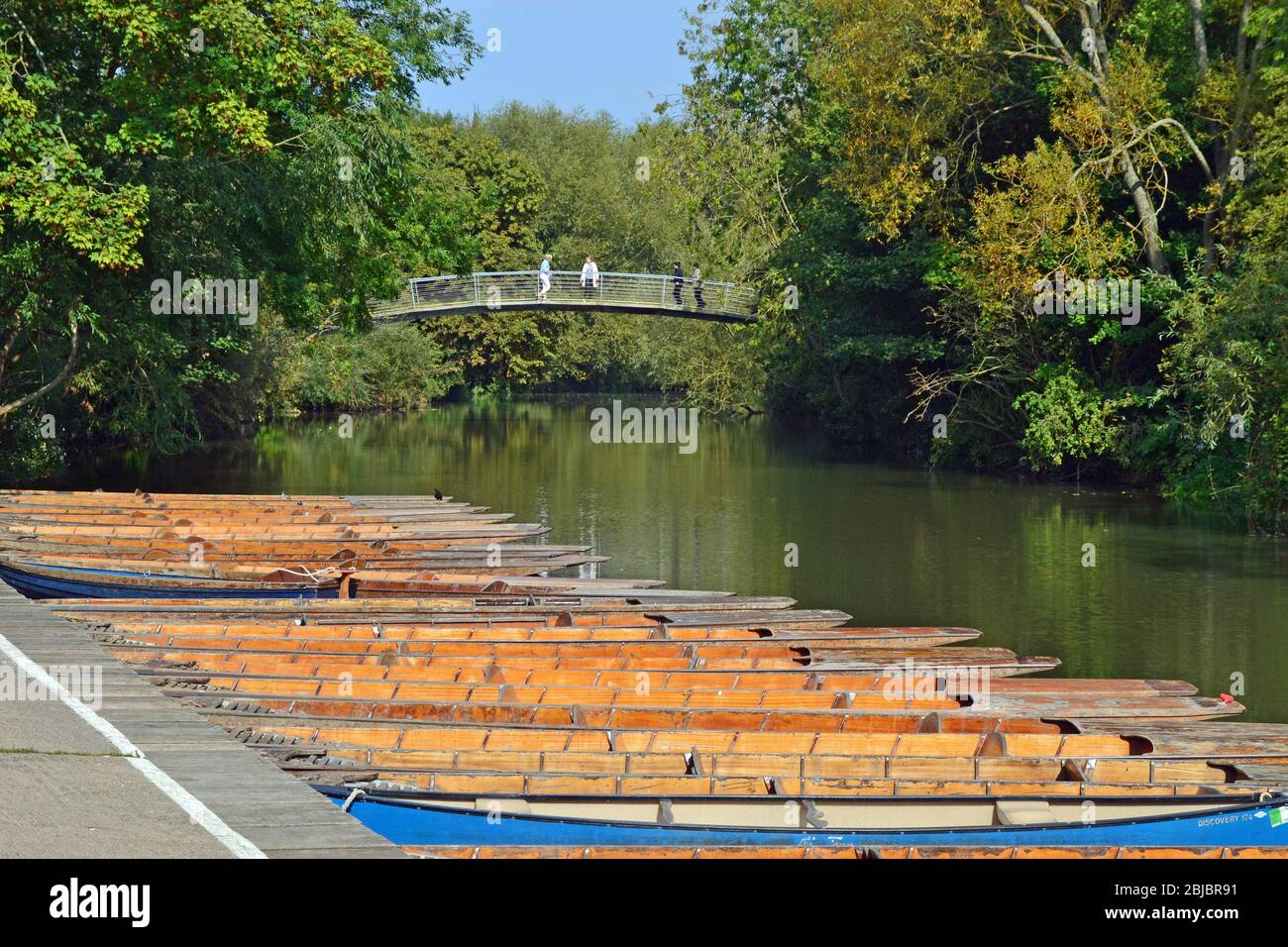 Punt hire, with punts moored on the River Thames in Oxford, Oxfordshire, UK Stock Photo