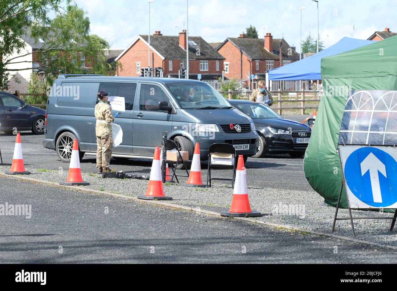 Hereford, Herefordshire UK - Wednesday 29th April 2020 - Army personnel man a pop-up Coronavirus testing site in a car park in Hereford to provide Covid-19 swab tests to frontline workers as the Government strives to reach 100,000 tests per day by the end of April.  Photo Steven May / Alamy Live News Stock Photo