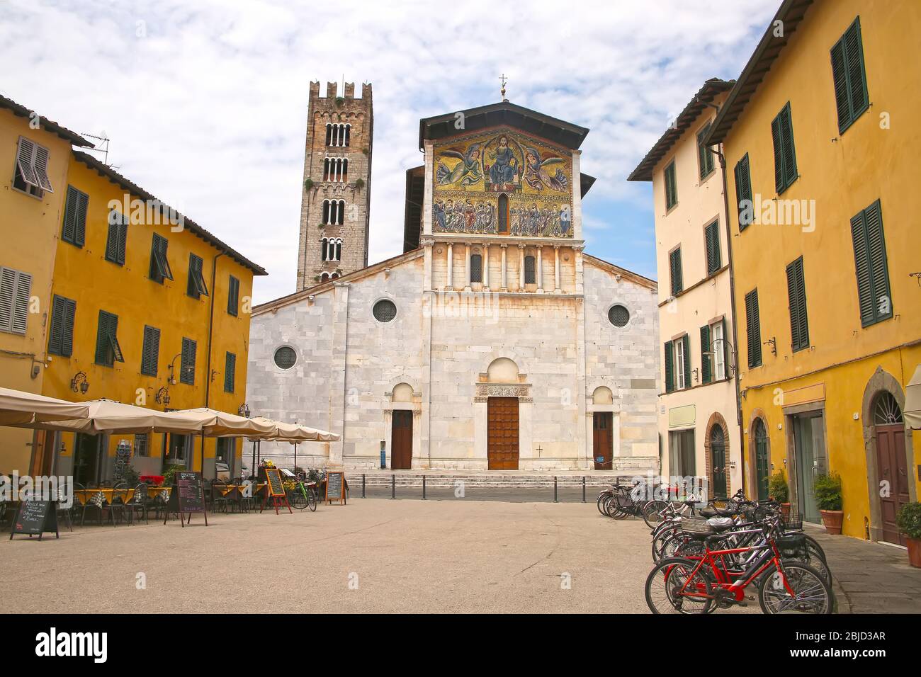 The Basilica of San Frediano is a Romanesque church situated on the Piazza San Frediano, Lucca, Tuscany, Italy. Stock Photo