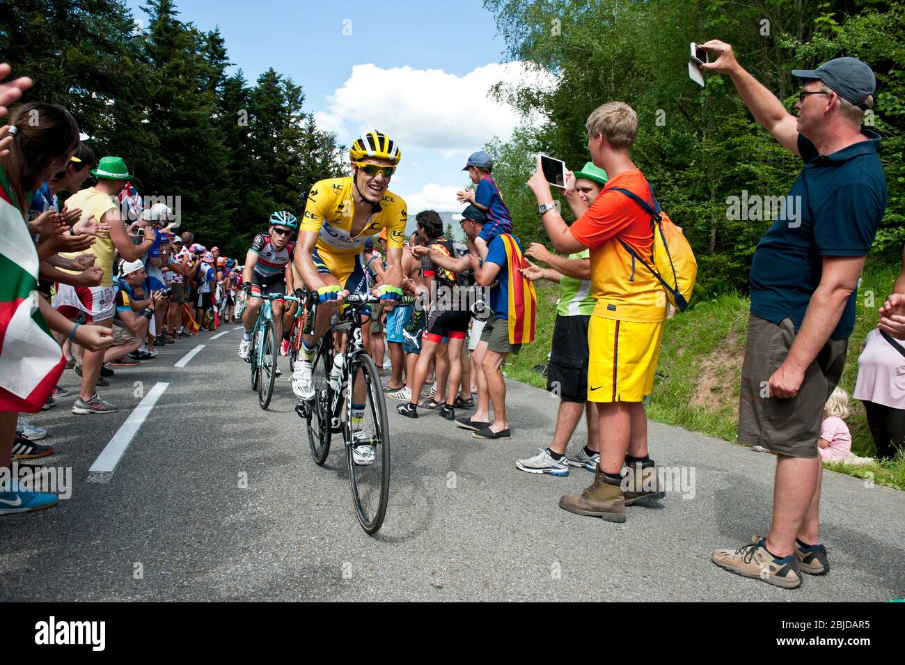 daryl impey yellow jersey