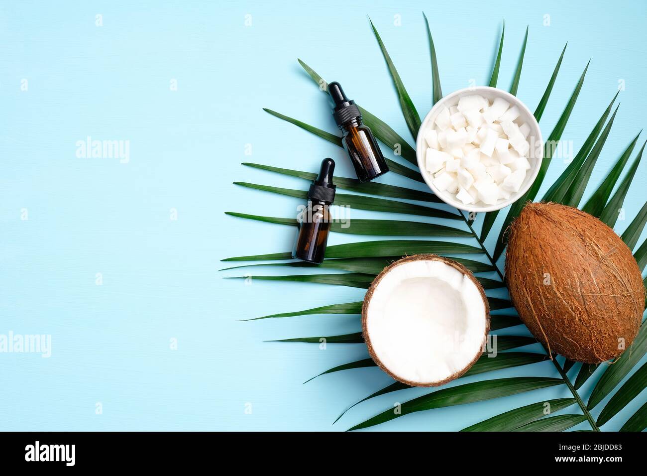 Coconut oil in bottle fresh hi-res stock photography and images - Alamy