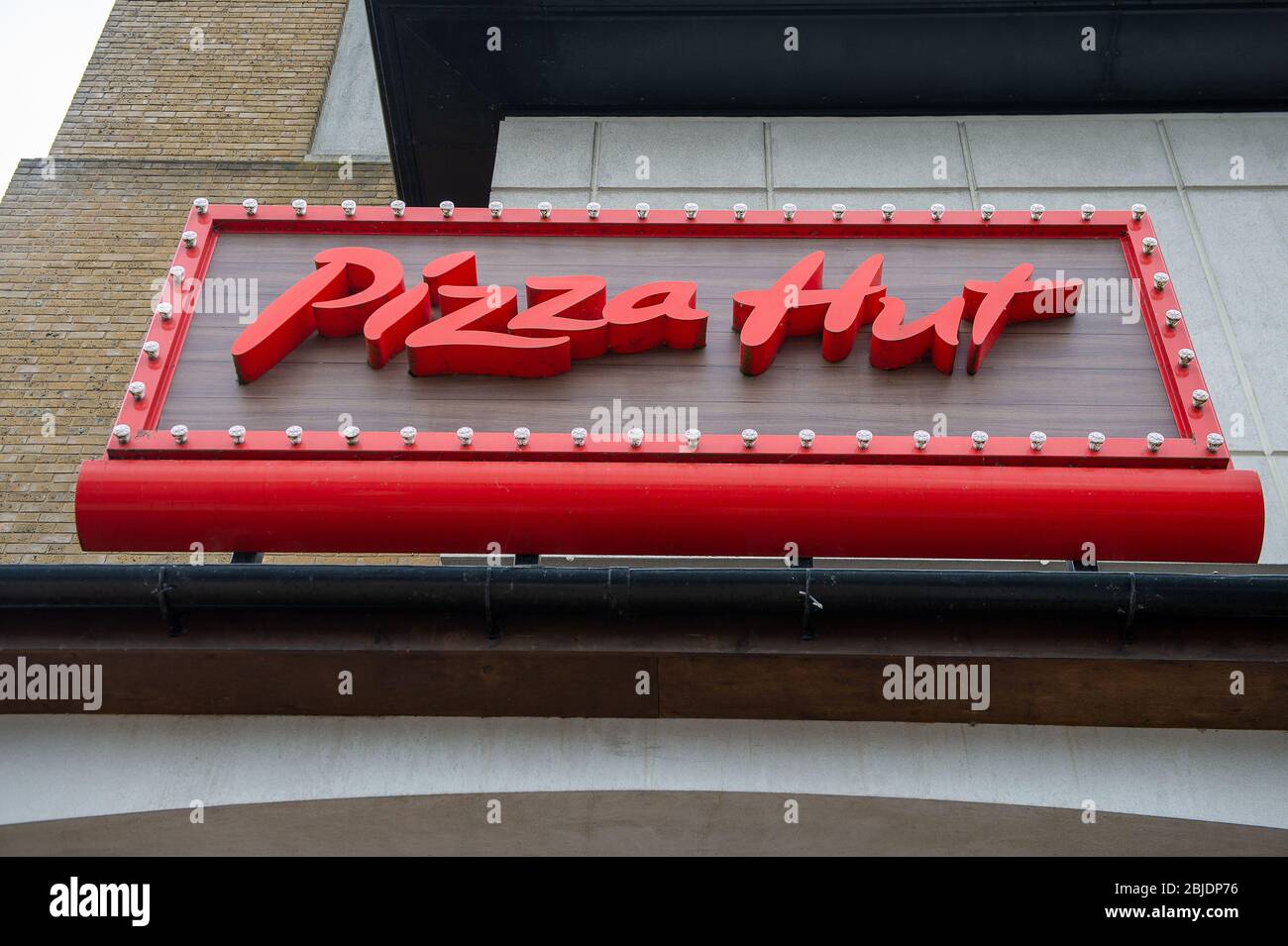 Logo pizza hut england hires stock photography and images Alamy