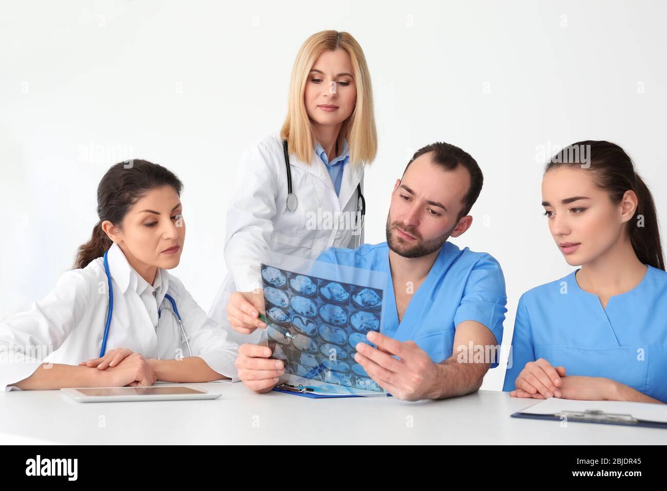 Team group doctors tablet pc hi-res stock photography and images - Alamy