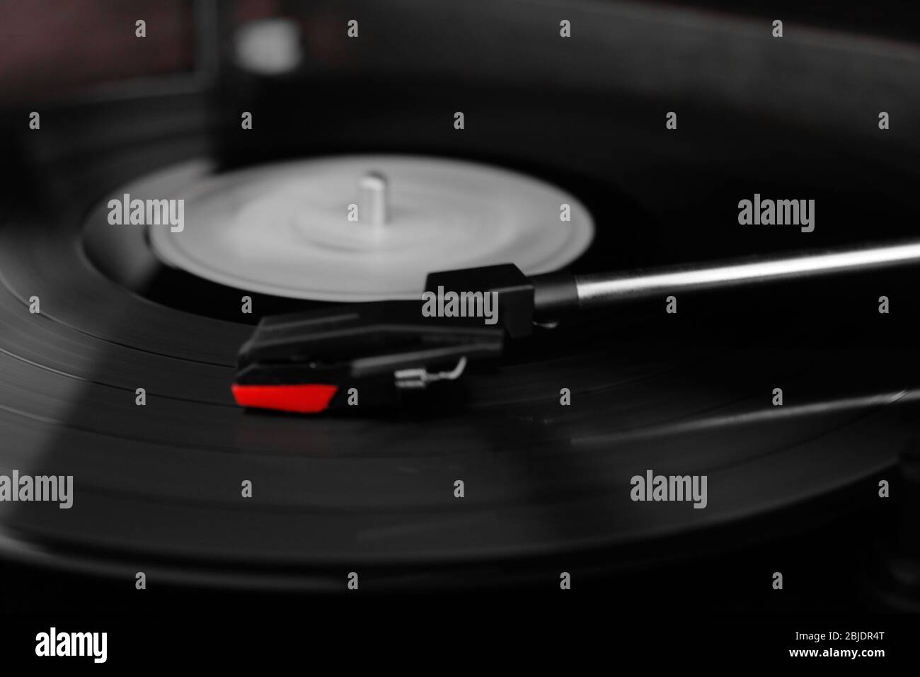 Needle over the spinning Vinyl record Stock Photo - Alamy
