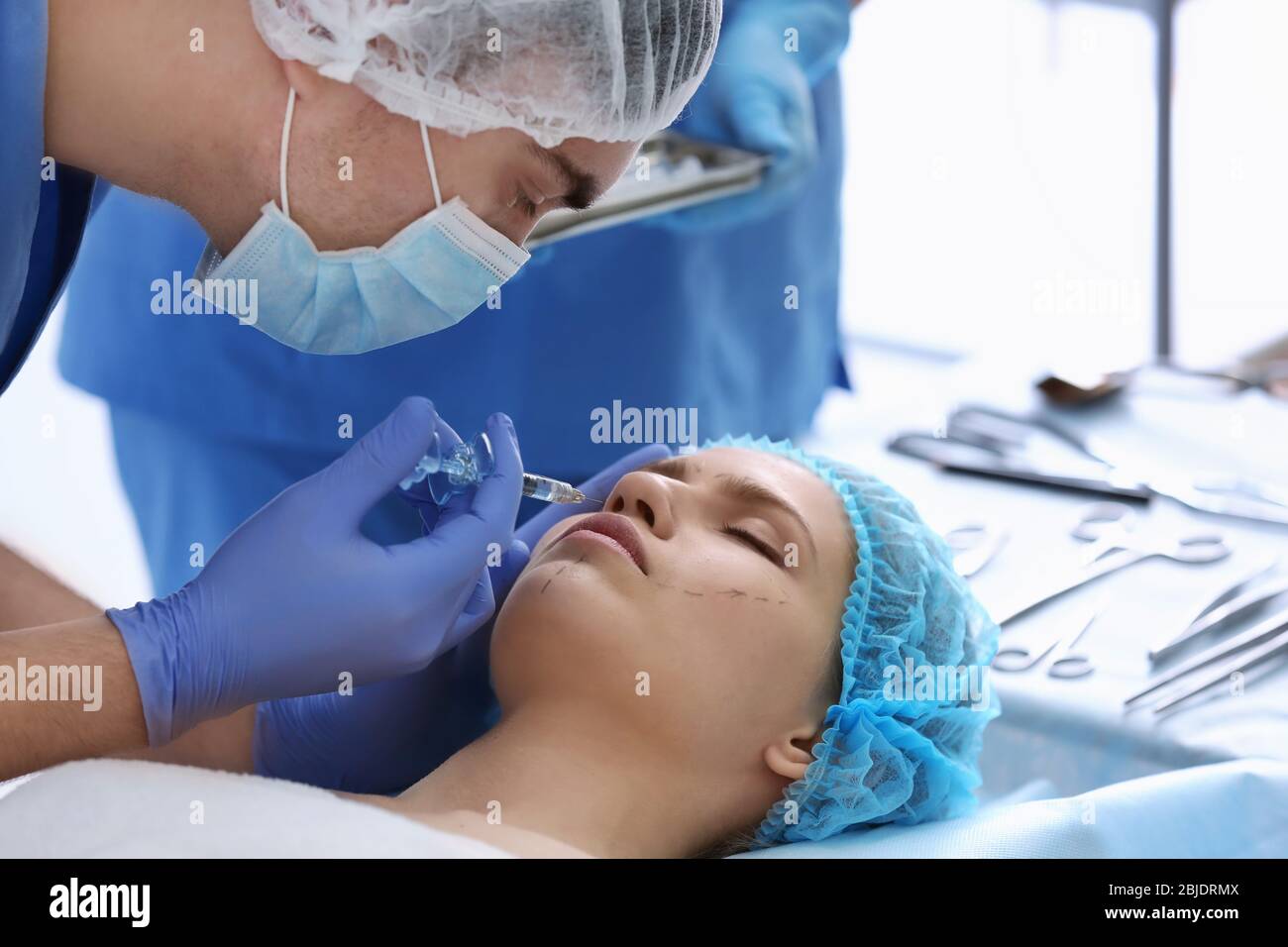 Adult having an injection hi-res stock photography and images - Alamy