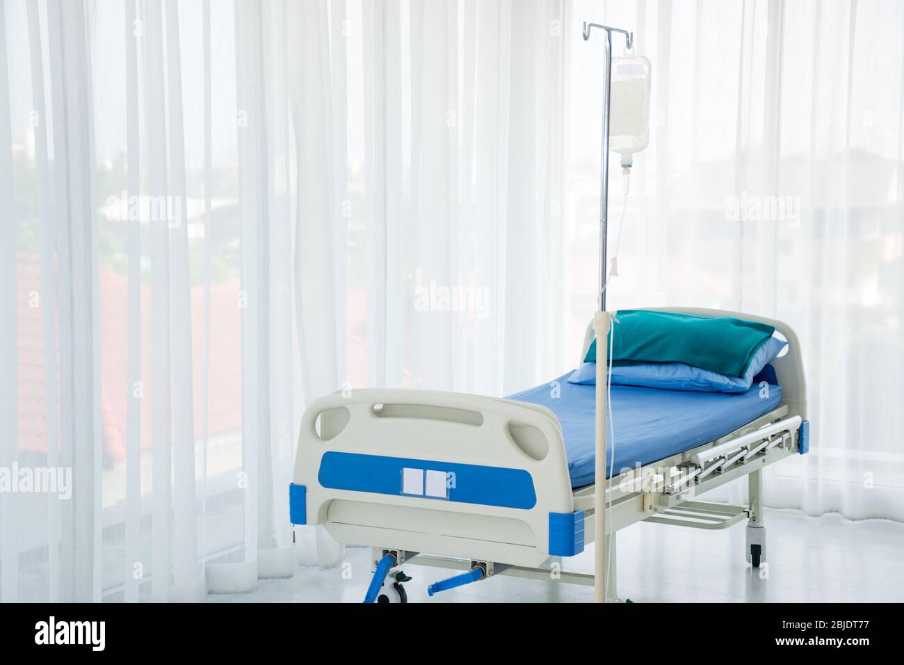 Iv fluid bag hires stock photography and images Alamy