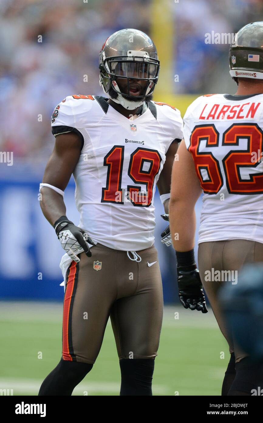 Photo: Tampa Bay Buccaneers Mike Williams catches a screen pass against the Dallas  Cowboys in Arlington, Texas. - ARL2012092315 