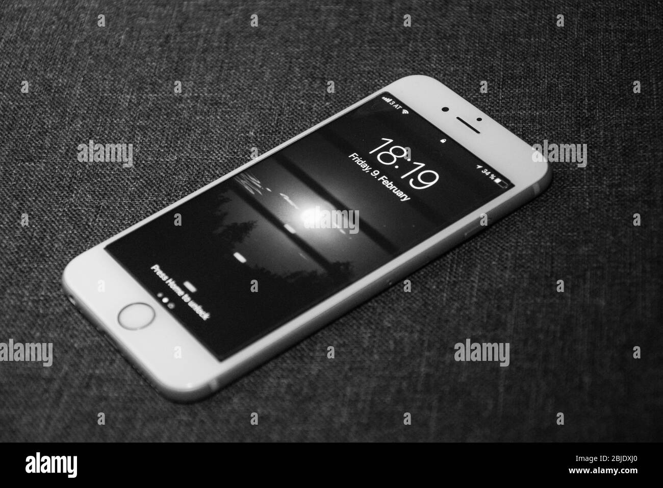 Apple iPhone 6s, Lock Screen, business Stock Photo - Alamy
