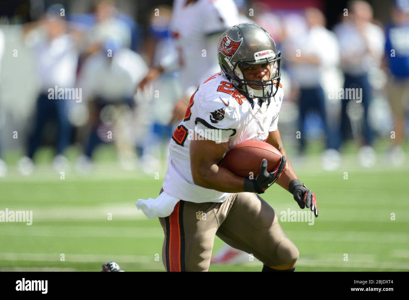 16 September 2012: Tampa Bay Buccaneers running back Doug Martin (22) carries the ball during a week 2 NFL NFC matchup between the Tampa Bay Buccaneer Stock Photo