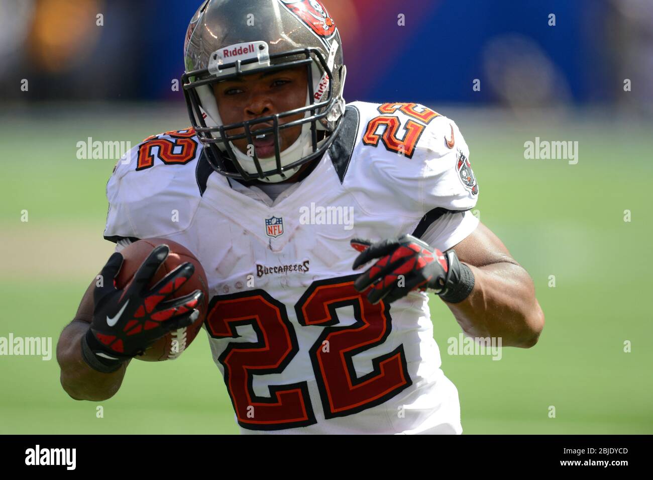 16 September 2012: Tampa Bay Buccaneers running back Doug Martin (22) carries the ball during a week 2 NFL NFC matchup between the Tampa Bay Buccaneer Stock Photo