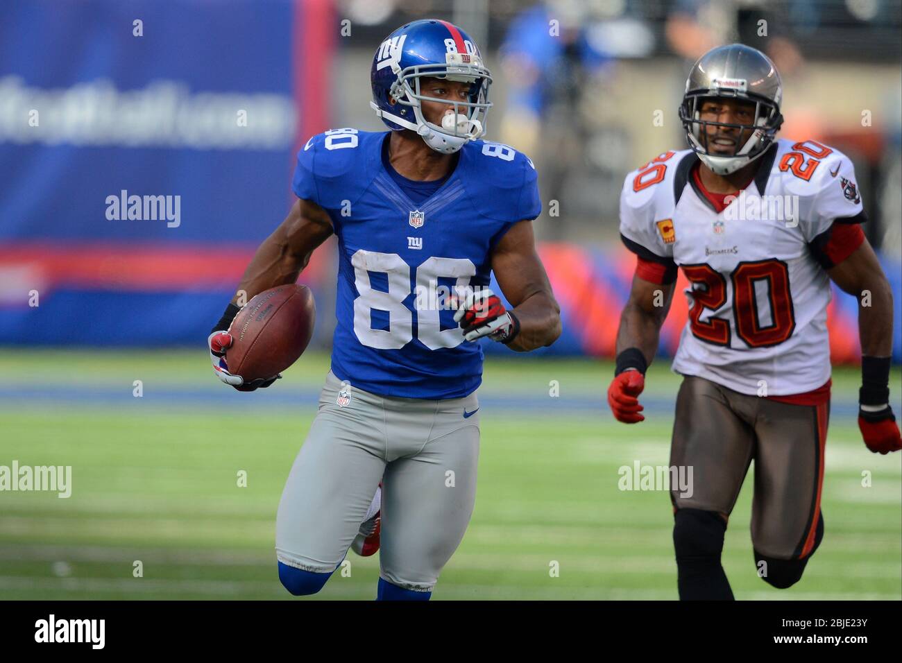 16 September 2012: New York Giants wide receiver Victor Cruz (80) makes a touchdown catch during a week 2 NFL NFC matchup between the Tampa Bay Buccan Stock Photo