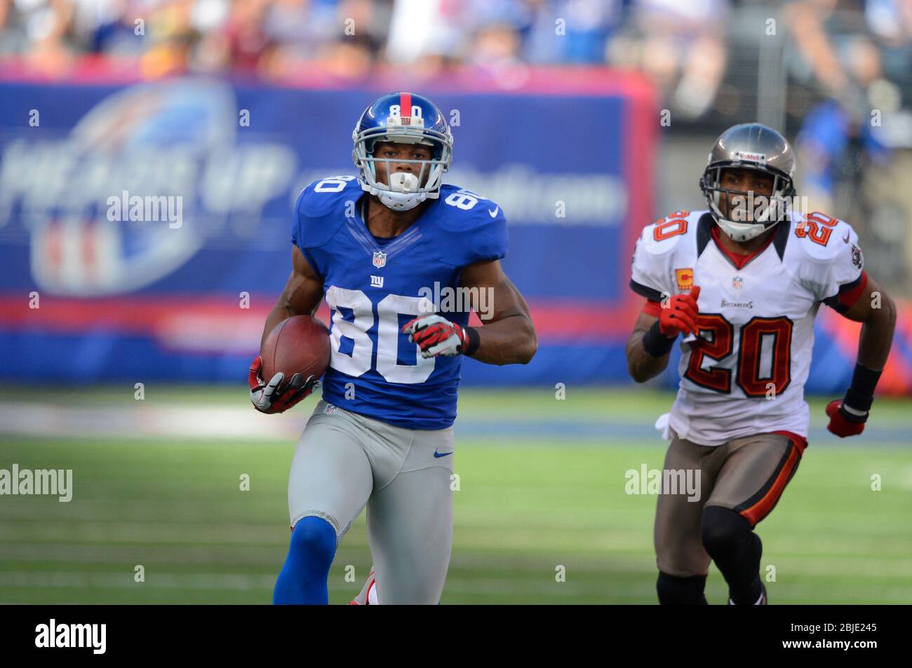 16 September 2012: New York Giants wide receiver Victor Cruz (80) makes a touchdown catch during a week 2 NFL NFC matchup between the Tampa Bay Buccan Stock Photo