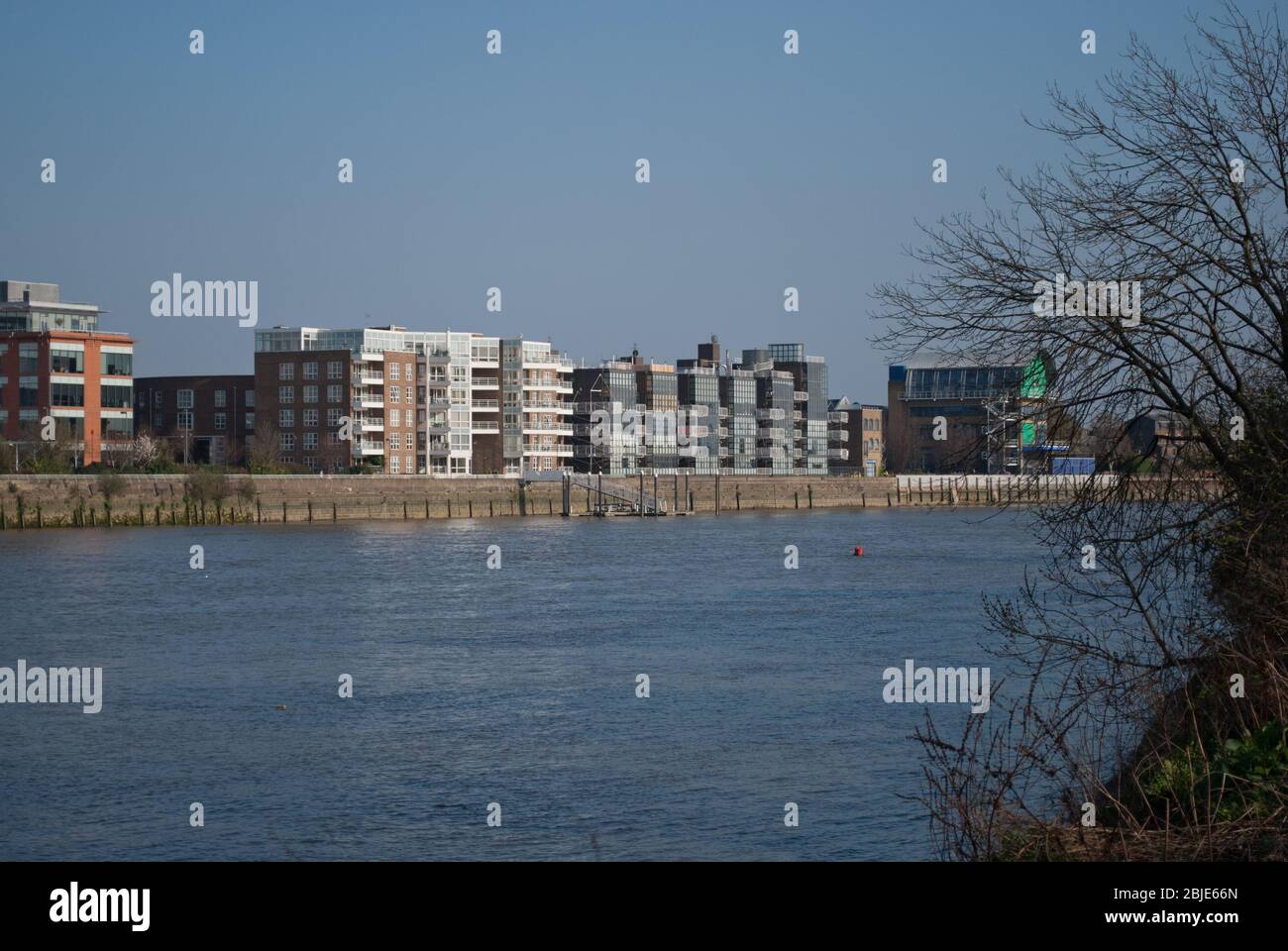 1980s Architrecture Balcony Balconies White Cantilever Steel Glass Thames Reach, 80 Rainville Road, Hammersmith, London W6 by RSHP Richard Rogers Stock Photo