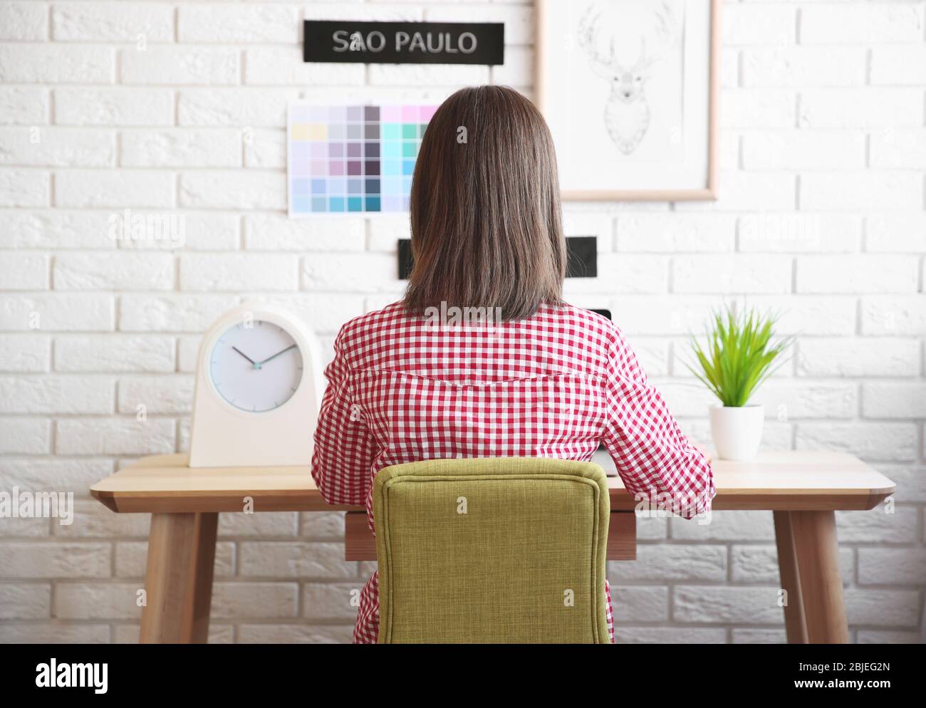 Back view woman sitting on wall hi-res stock photography and images - Alamy