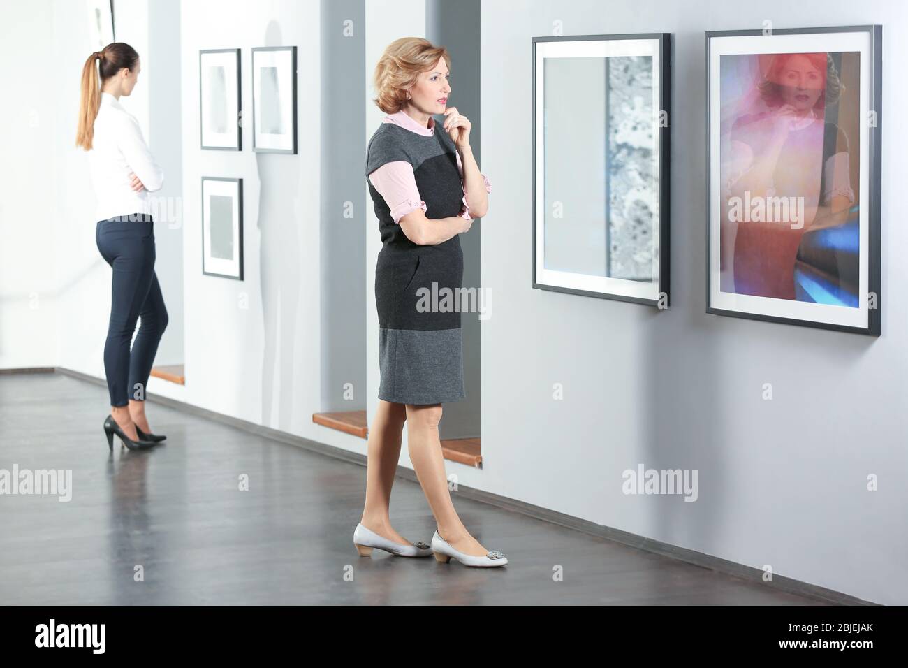Beautiful women in modern art gallery Stock Photo - Alamy