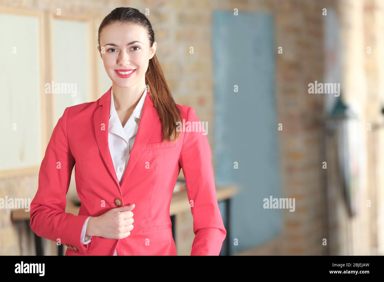 Beautiful girl in modern art gallery Stock Photo - Alamy