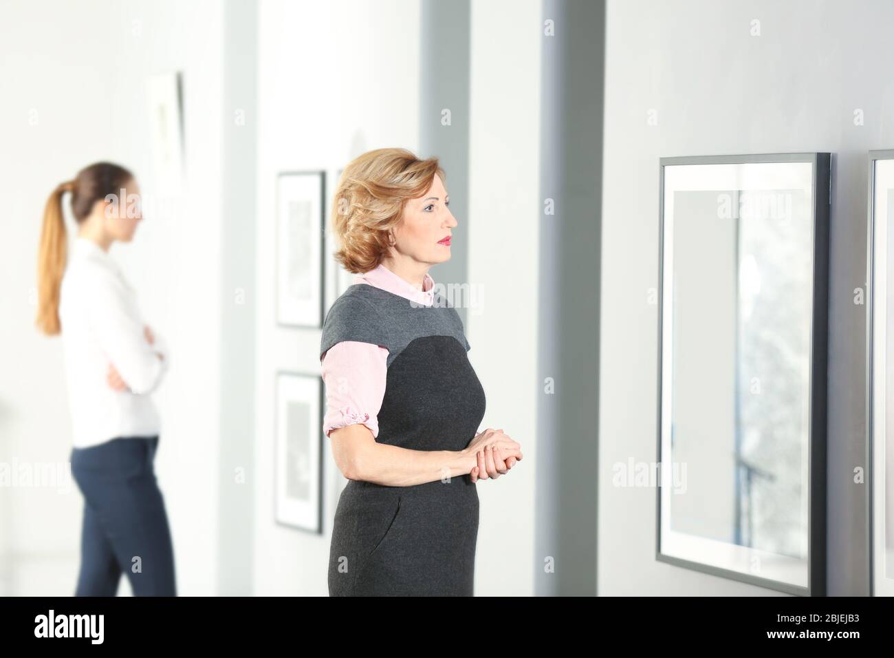 Beautiful women in modern art gallery Stock Photo - Alamy