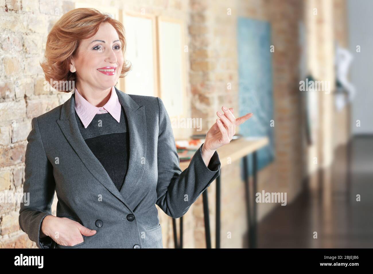 Beautiful woman in modern art gallery Stock Photo - Alamy