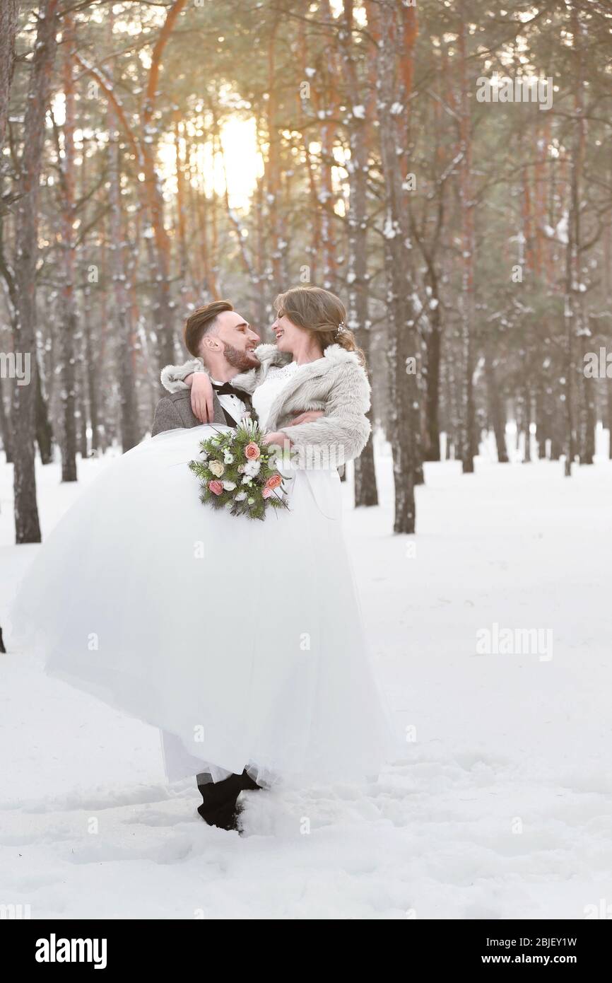 Happy wedding couple outdoors on winter day Stock Photo - Alamy