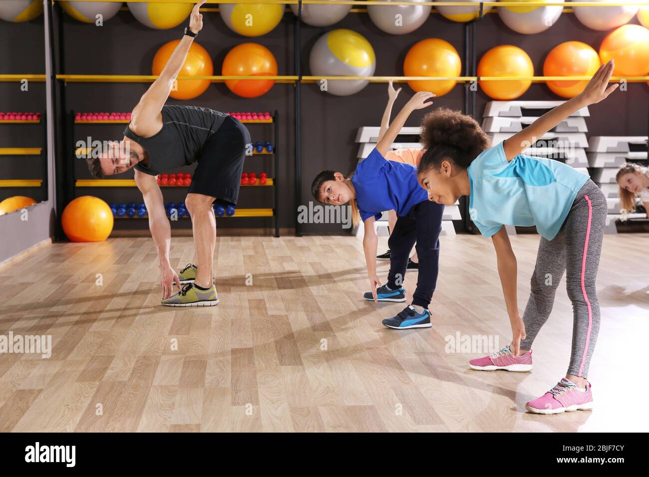 Включи gym class. Спортивные и подвижные игры. Подвижные игры в спортзале. Спортивные и подвижные игры отличия. Спортивные и подвижные игры в санаторий.