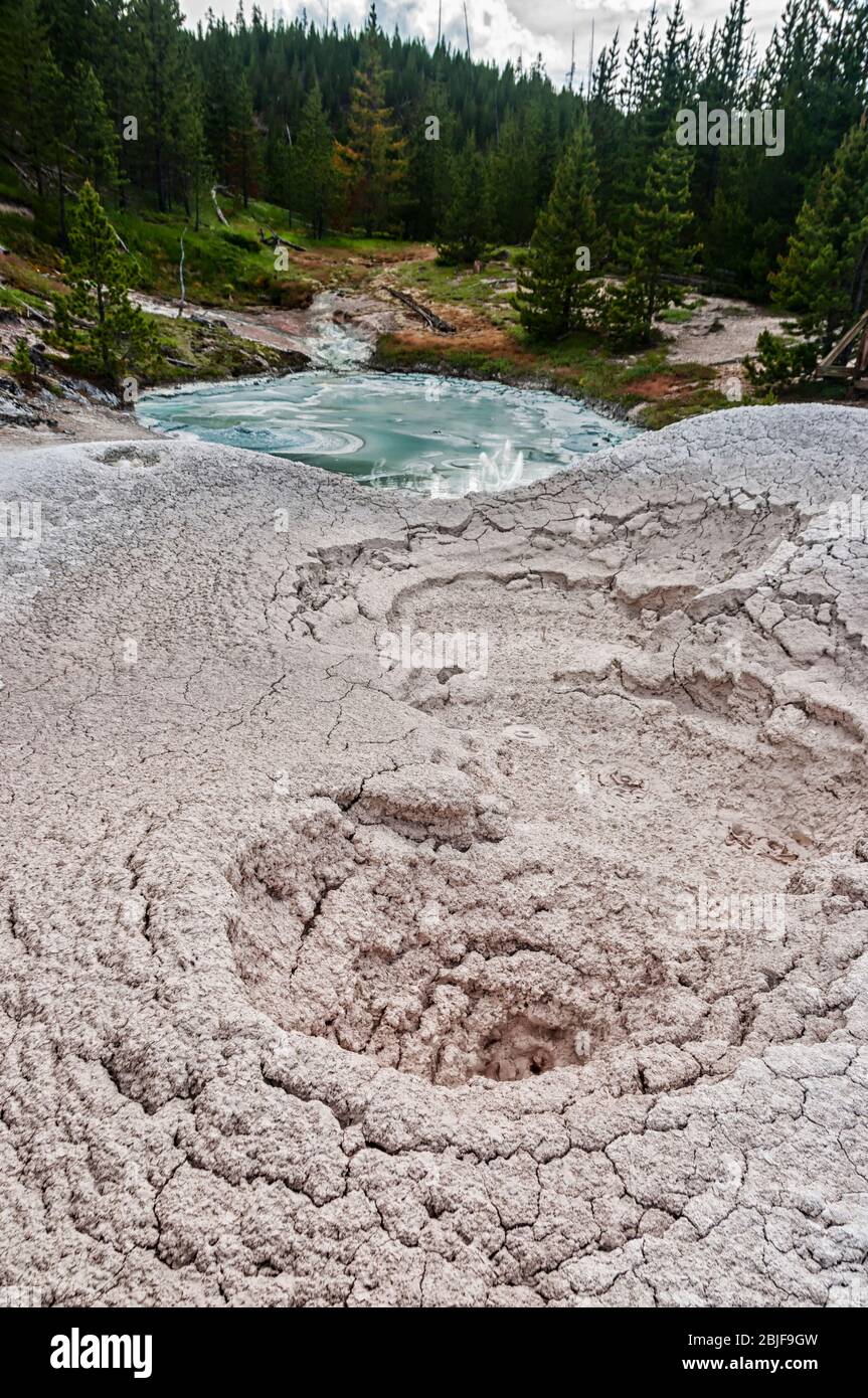 Paintpot Hill, Hydrothermal hot clay at Artist’s Paintpots. Acidic
