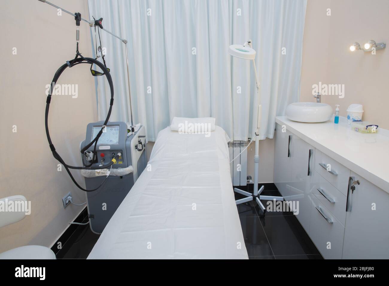 Candela GentleYag Pro U the aesthetic industry s premier laser is an ideal solution for hair removal treating pigmented lesions and the treatment Stock Photo Alamy