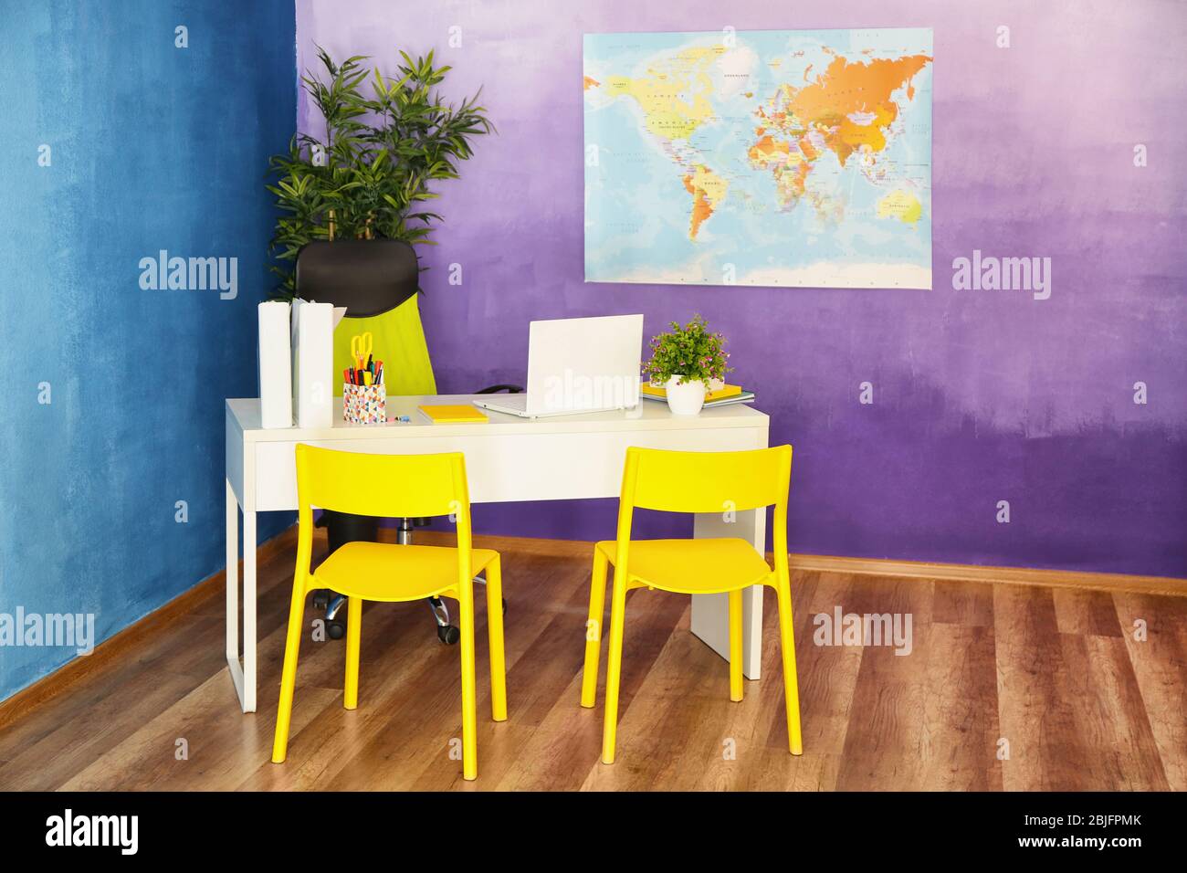 Tour travel agency modern hi-res stock photography and images - Alamy