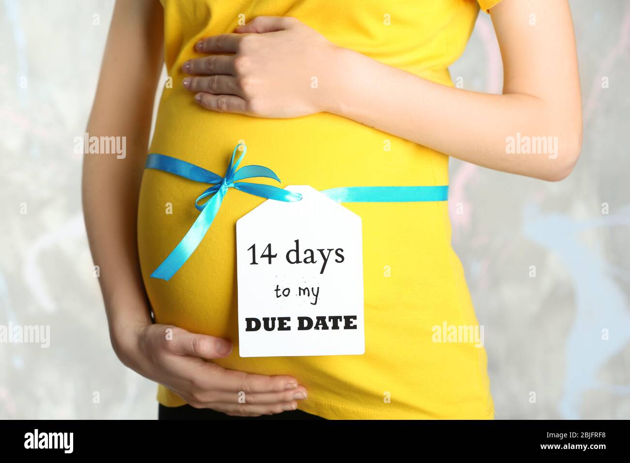 Card on belly of pregnant woman with inscription 14 DAYS TO MY DUE DATE Stock Photo Alamy