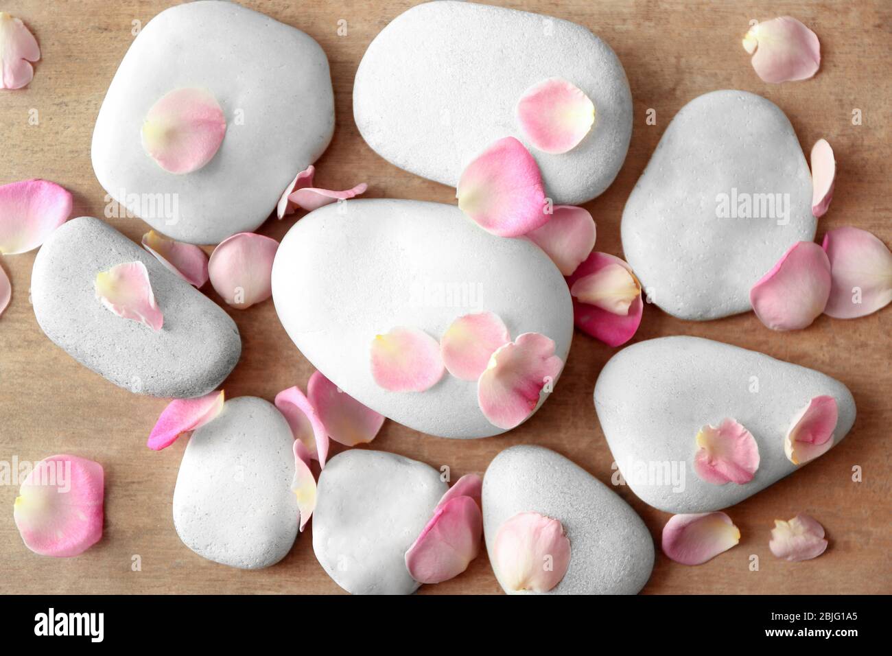 Spa stones petals closeup hi-res stock photography and images - Alamy