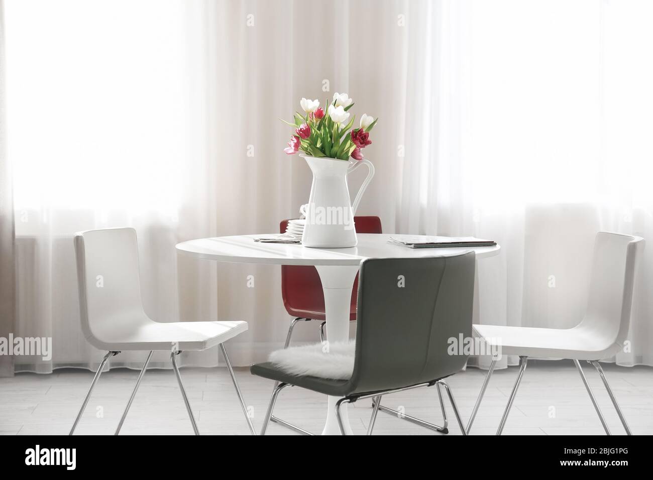 Modern living room with table and chairs Stock Photo - Alamy