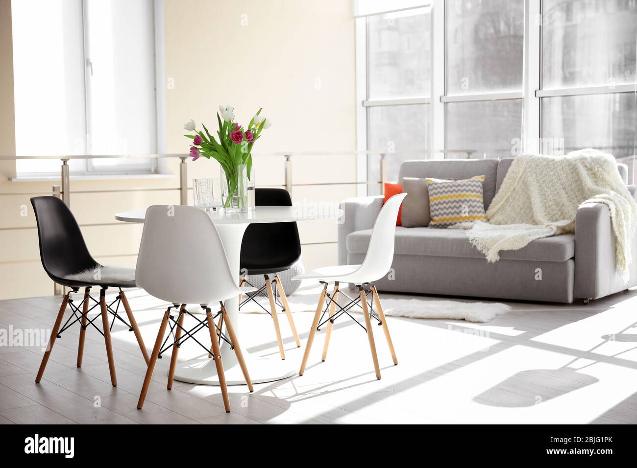 Modern living room with table and chairs Stock Photo - Alamy