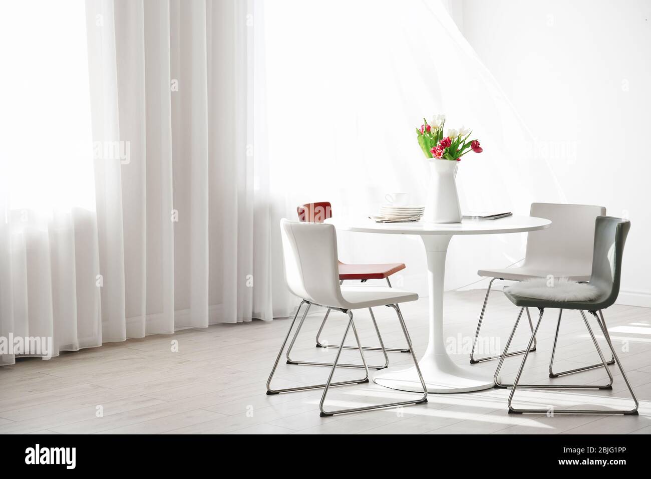 Modern living room with table and chairs Stock Photo - Alamy