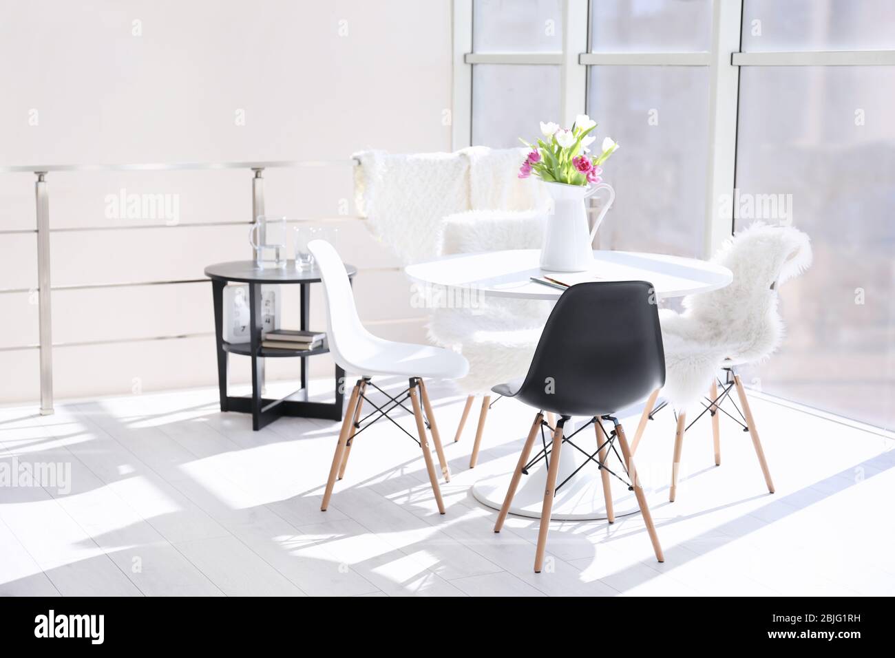 Modern living room with table and chairs Stock Photo - Alamy