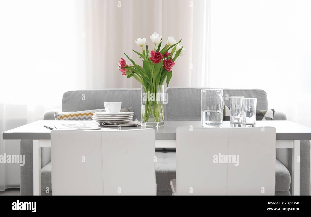 Modern living room with table and chairs Stock Photo - Alamy