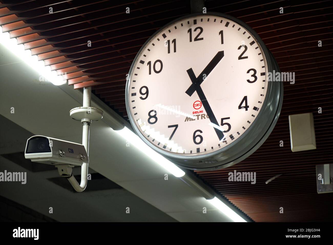 Clock station india hires stock photography and images Alamy