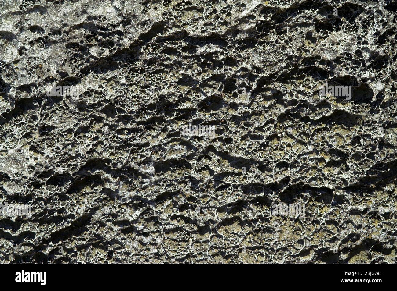 The rough texture of the surface of the rocks in closeup Die raue Textur der Oberfläche der Felsen in Nahaufnahme Chropowata powierzchnia skały 表面粗糙 Stock Photo