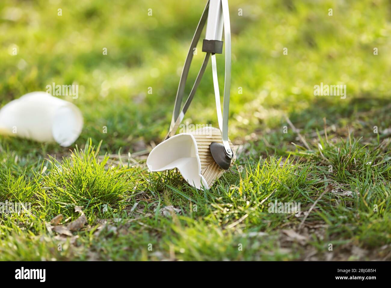 Litter picker grabber hires stock photography and images Alamy