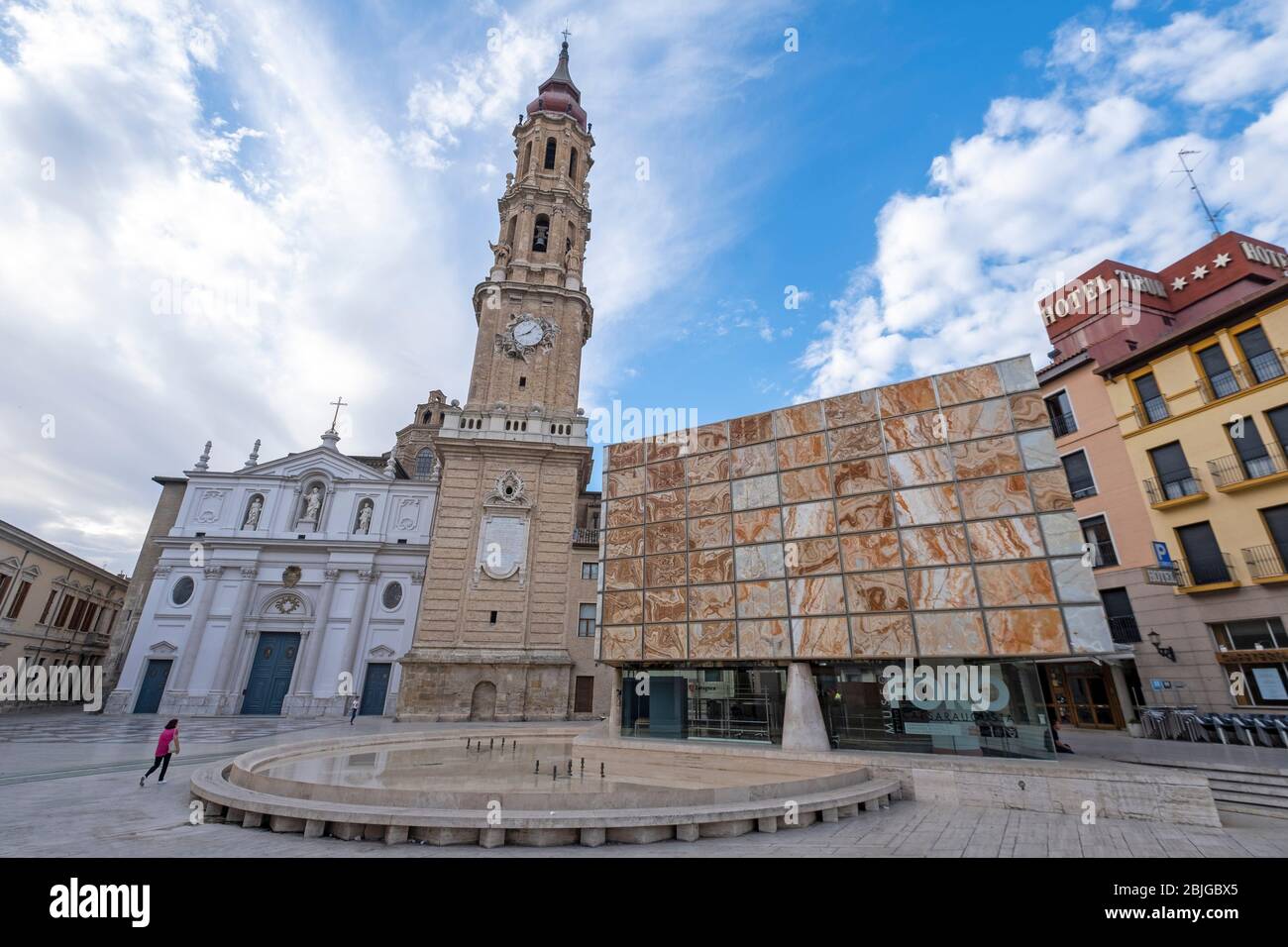 catedral-del-salvador-aka-la-seo-cathedral-and-caesaraugusta-forum