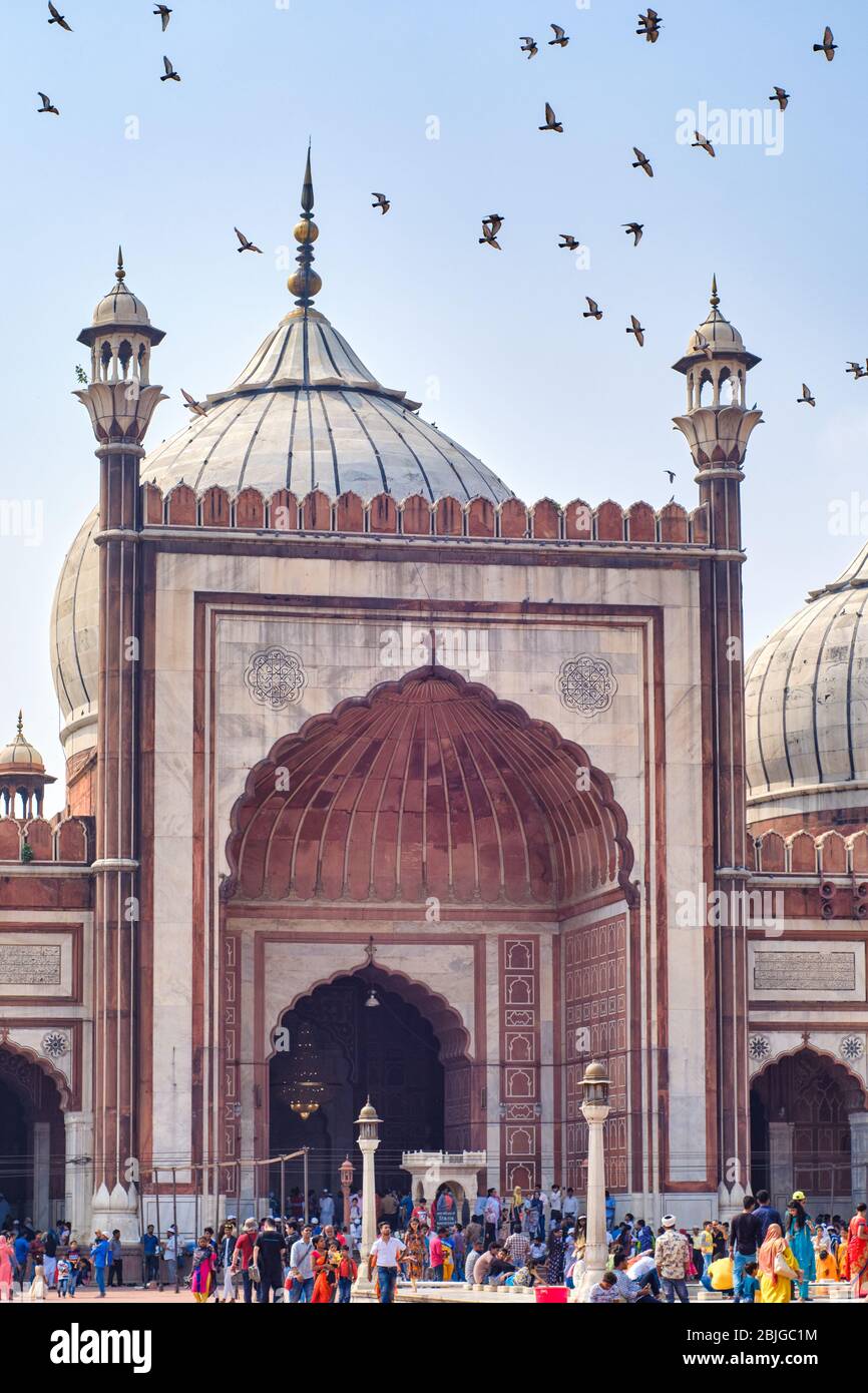 Masjid e Jahan Numa, Jama Masjid mosque in Old Delhi, one of the largest  mosques in India Stock Photo - Alamy