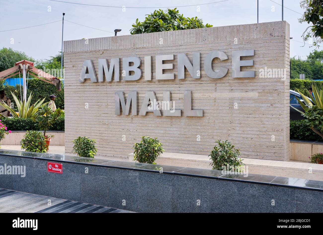 new balance ambience mall