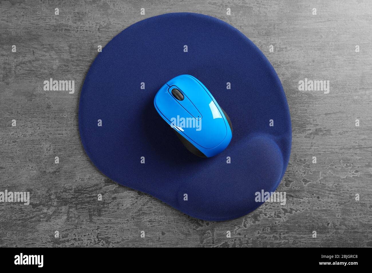 Blank mat and wireless mouse on textured background Stock Photo - Alamy