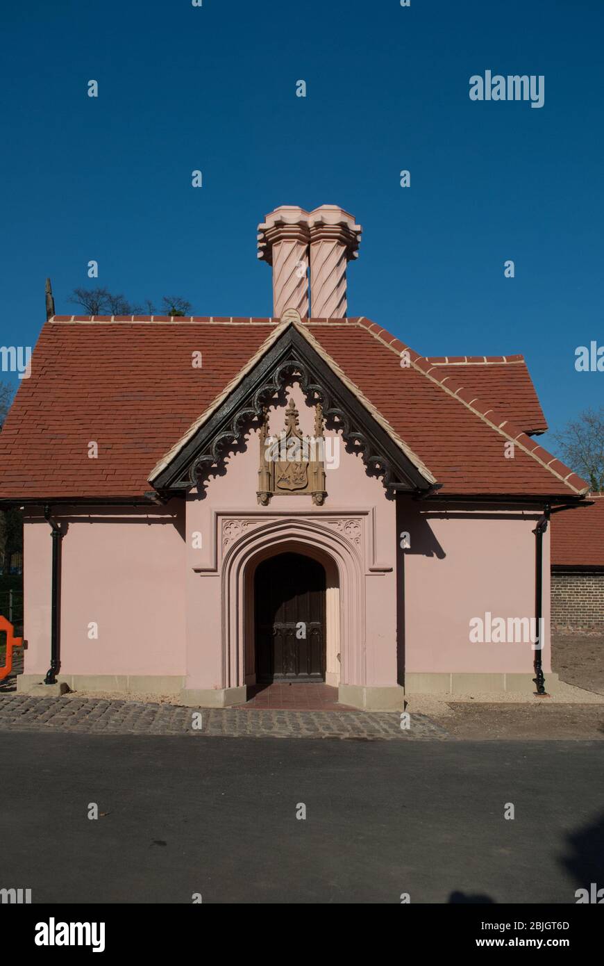 Pink Gatekeepers Lodge at the Entrance to Fulham Palace, Bishop's Avenue, Fulham, London, SW6 6EA Stock Photo