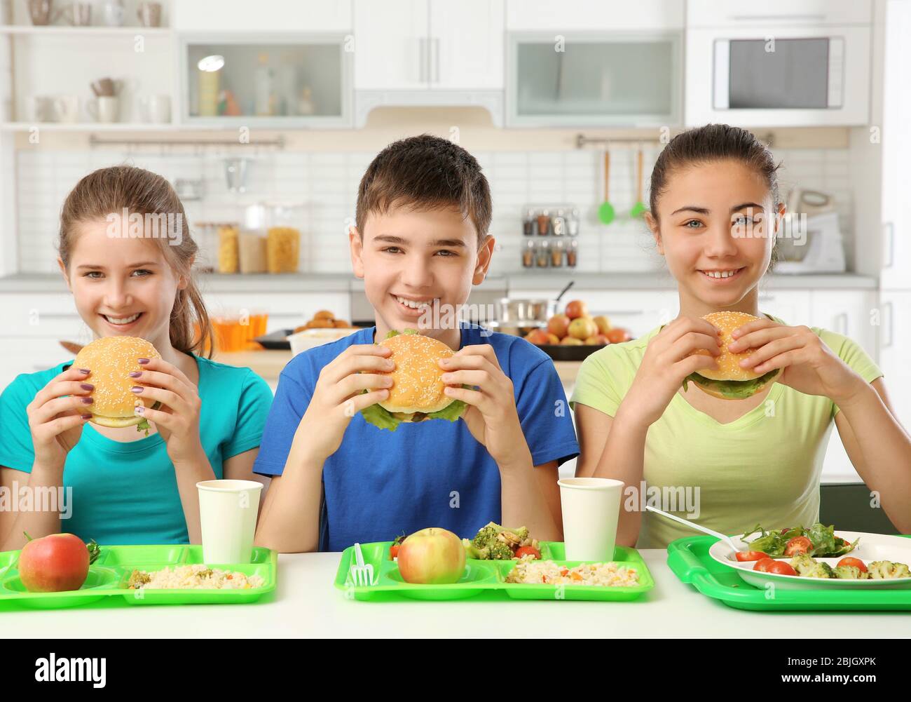 https://c8.alamy.com/comp/2BJGXPK/children-eating-delicious-sandwiches-in-school-canteen-2BJGXPK.jpg
