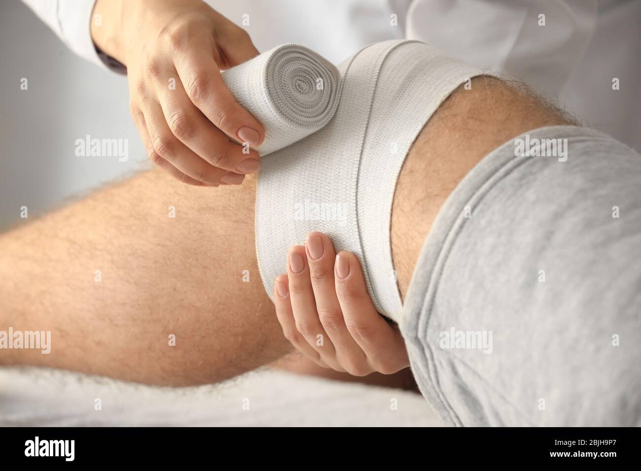 Man lying in hospital bandage hi-res stock photography and images - Alamy