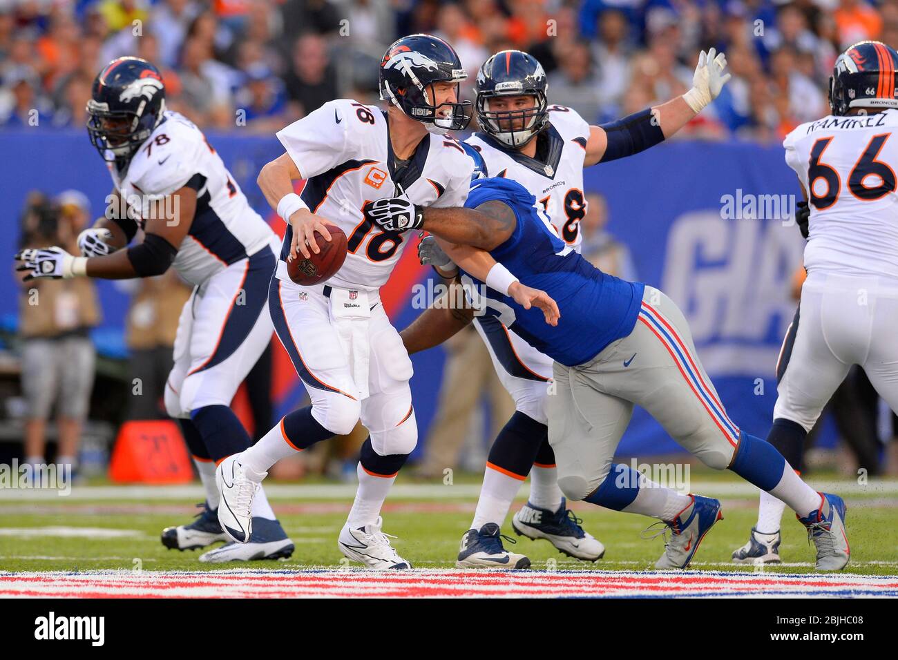 September 15, 2013: Denver Broncos quarterback Peyton Manning (18) is pressured by New York Giants defensive tackle Cullen Jenkins (99) during the fir Stock Photo