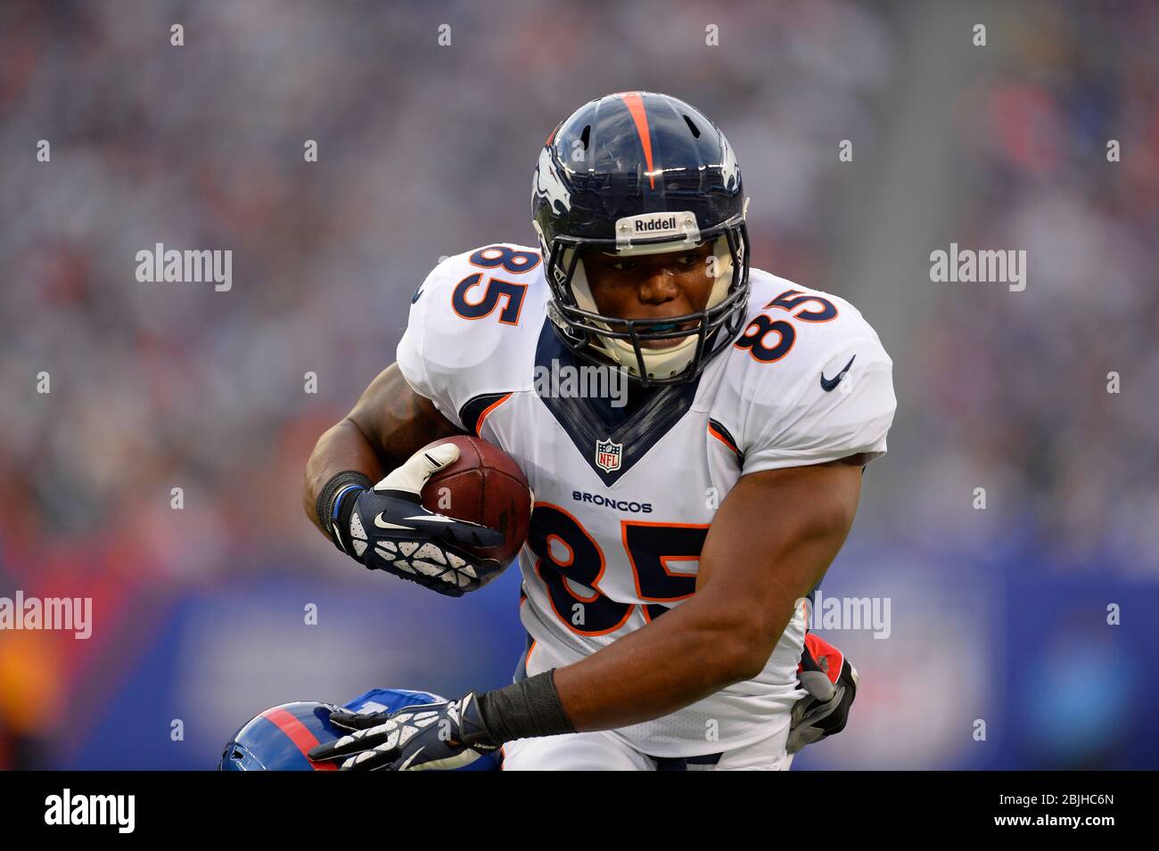 East Rutherford, New Jersey, USA. 7th Oct, 2018. New York Jets inside  linebacker Darron Lee (58) defends Denver Broncos tight end Matt LaCosse  (83) during a NFL game between the Denver Broncos