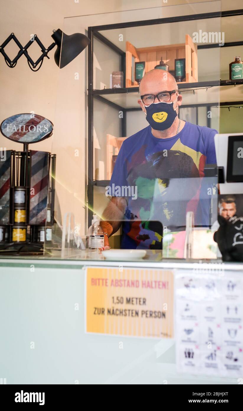 Reutlingen, Germany. 29th Apr, 2020. Hairdresser Roberto Laraia wears a